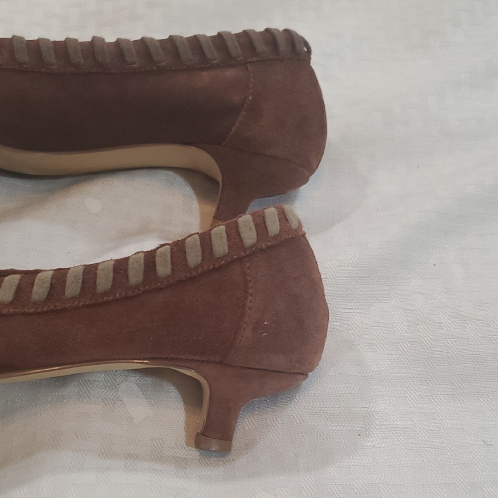 NEW Port News Stylish Brown Embellished Moccasins Kitten Heel - Picture 5 of 13